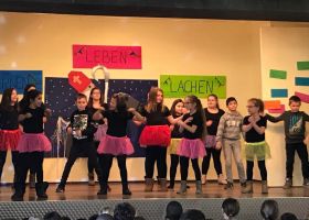 Weihnachtliche Monatsfeier am letzten Schultag vor den Ferien