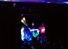 die Schwarzlicht-AG führt auf